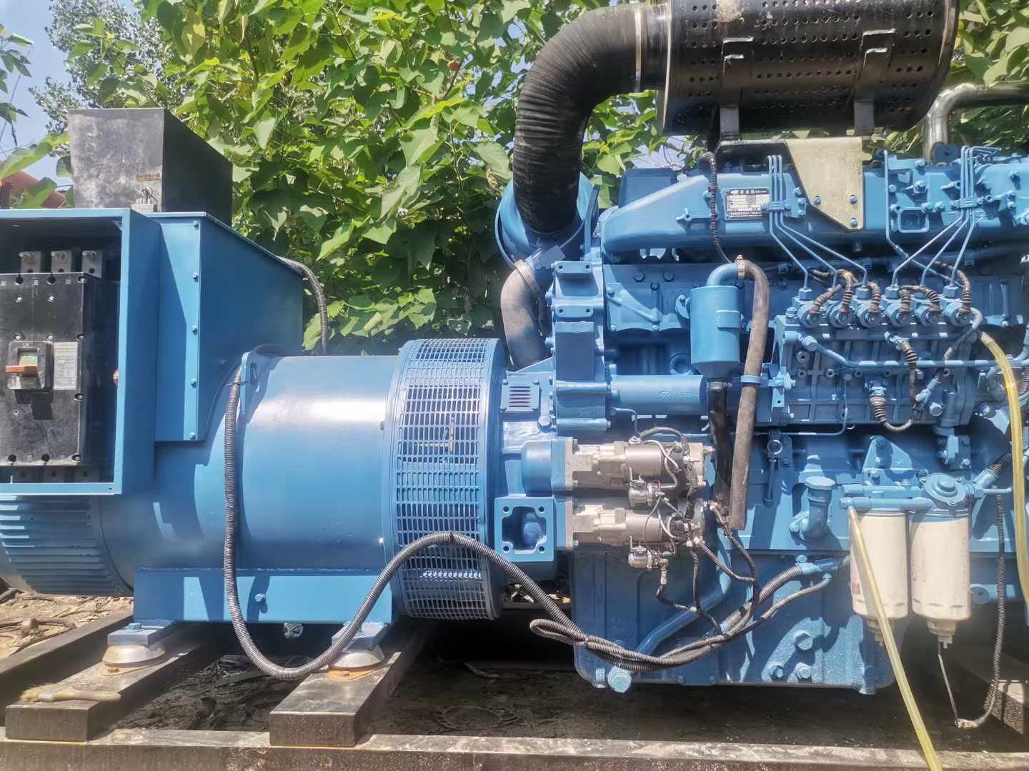 务川详细说明降低 800kW 柴油发电机输出电流波动的方法