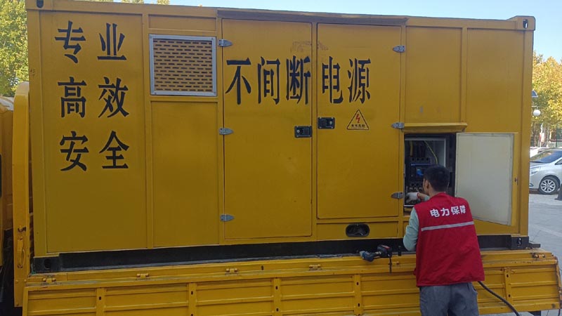 务川柴油发电机组和UPS电源配合使用时，如何避免切换过程中的电力中断？